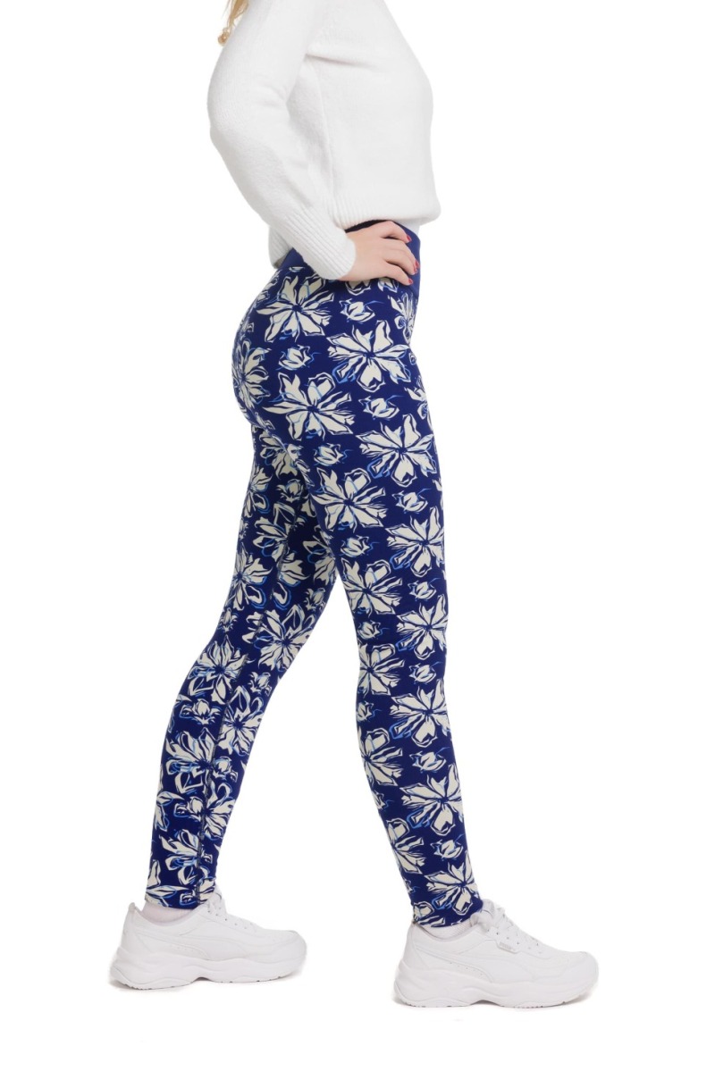 Lanuma ženske podložene thermo pajkice Snaera v modri barvi z belim cvetličnim vzorcem in svetlo modrimi obrobami – modne in prijetno tople.