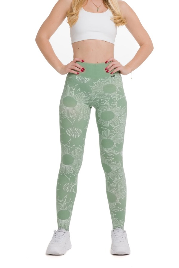 Lanuma ženske pajkice Zarena v nežno zeleni barvi s cvetličnim vzorcem in udobnim visokim pasom – popolne za spomladne dni.