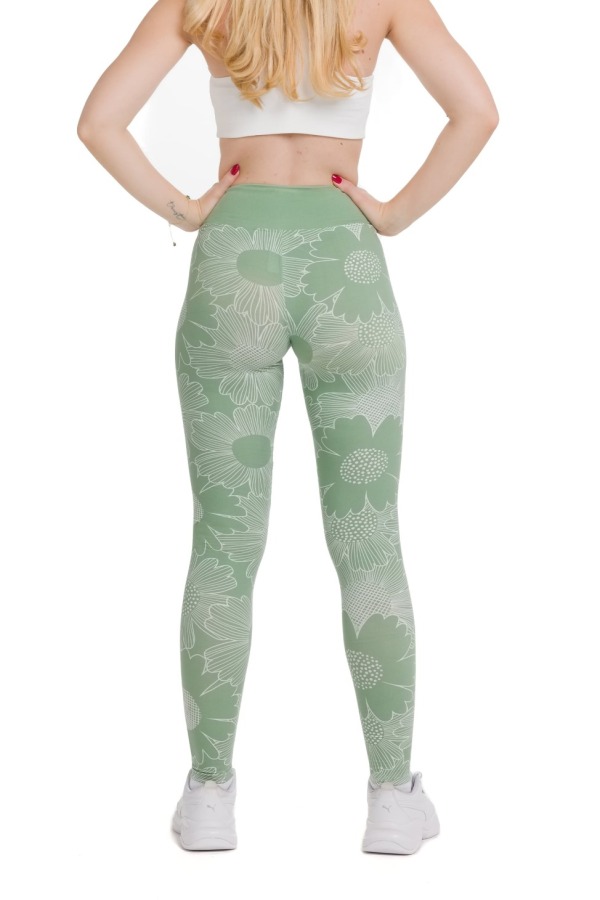 Lanuma ženske pajkice Zarena v nežno zeleni barvi s cvetličnim vzorcem in udobnim visokim pasom – popolne za spomladne dni.