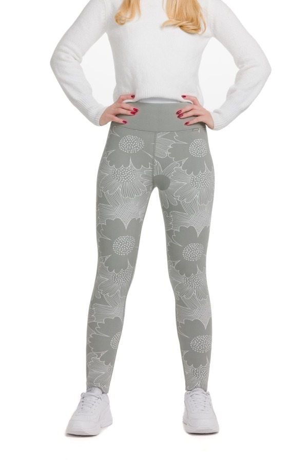 Lanuma ženske thermo pajkice Arla v svetlosivi barvi s cvetličnim vzorcem, visokim pasom in oprijetim krojem – popolne za hladne dni.
Lanuma ženske thermo pajkice Arla v svetlosivi barvi s cvetličnim vzorcem, visokim pasom in oprijetim krojem – popolne za hladne dni.
