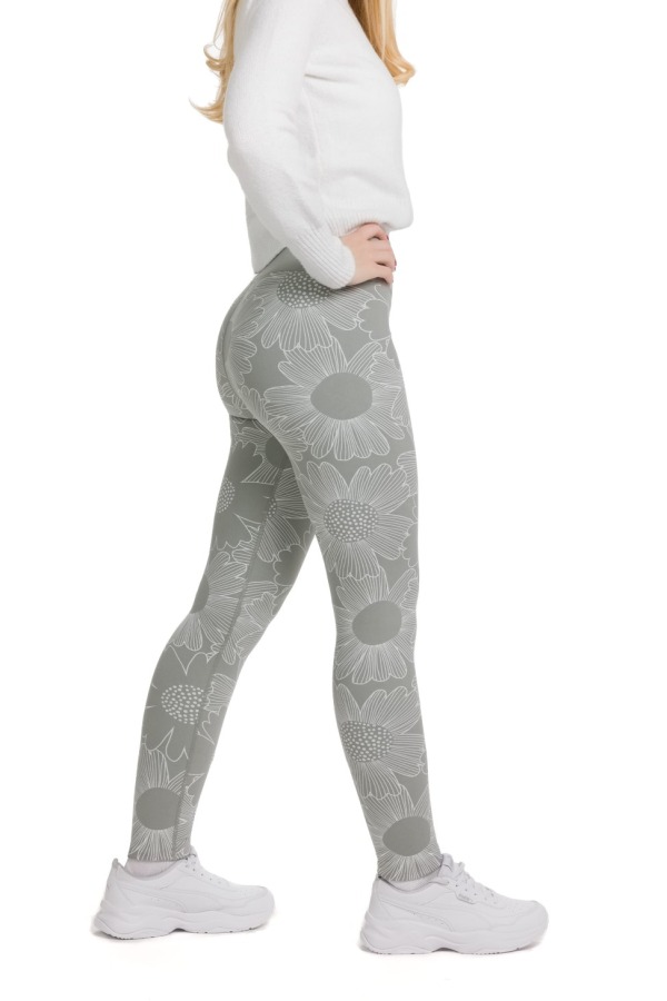 Lanuma ženske thermo pajkice Arla v svetlosivi barvi s cvetličnim vzorcem, visokim pasom in oprijetim krojem – popolne za hladne dni.
Lanuma ženske thermo pajkice Arla v svetlosivi barvi s cvetličnim vzorcem, visokim pasom in oprijetim krojem – popolne za hladne dni.