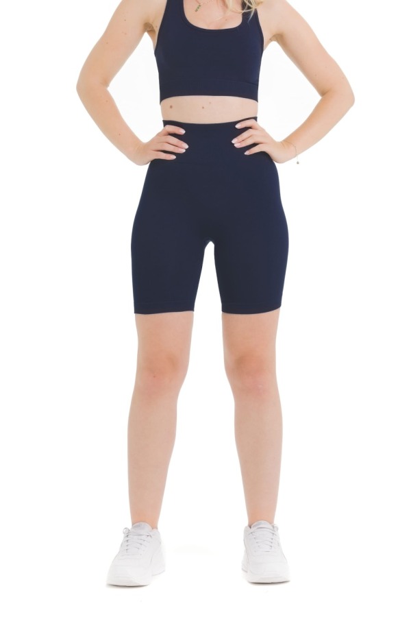 Lanuma Pure brezšivne pajkice v navy barvi z visokim pasom in push-up učinkom. Elastičen seamless material zagotavlja oprijet občutek in udobje pri vsakodnevnem nošenju ali treningu. Lanuma Pure brezšivne pajkice v navy barvi z visokim pasom in push-up učinkom. Elastičen seamless material zagotavlja oprijet občutek in udobje pri vsakodnevnem nošenju ali treningu.