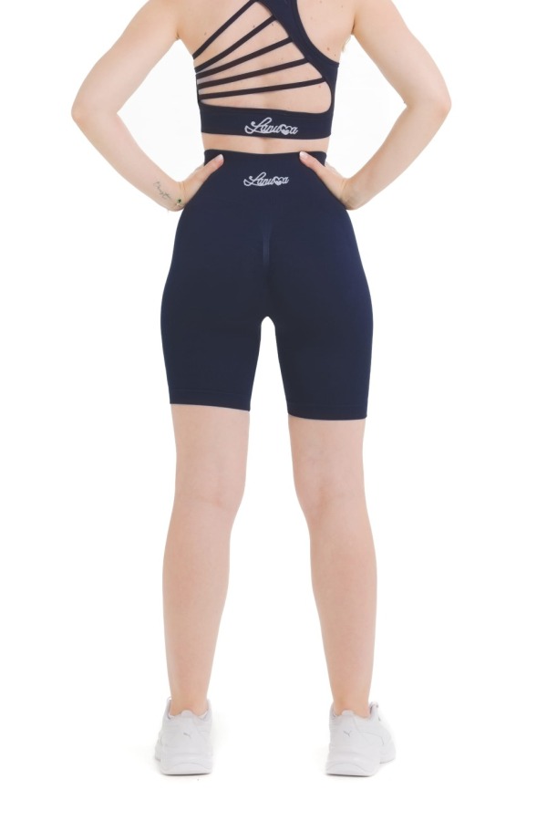 Lanuma Pure brezšivne pajkice v navy barvi z visokim pasom in push-up učinkom. Elastičen seamless material zagotavlja oprijet občutek in udobje pri vsakodnevnem nošenju ali treningu. Lanuma Pure brezšivne pajkice v navy barvi z visokim pasom in push-up učinkom. Elastičen seamless material zagotavlja oprijet občutek in udobje pri vsakodnevnem nošenju ali treningu.