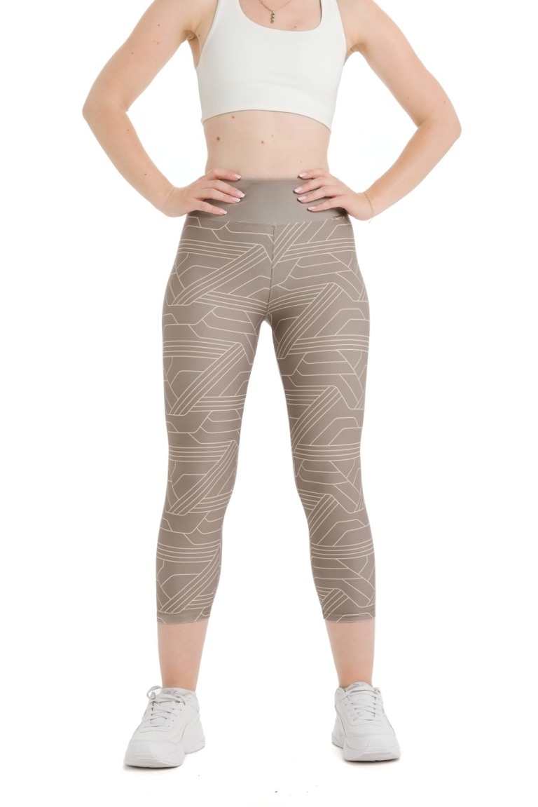 ELVIA CAPRI